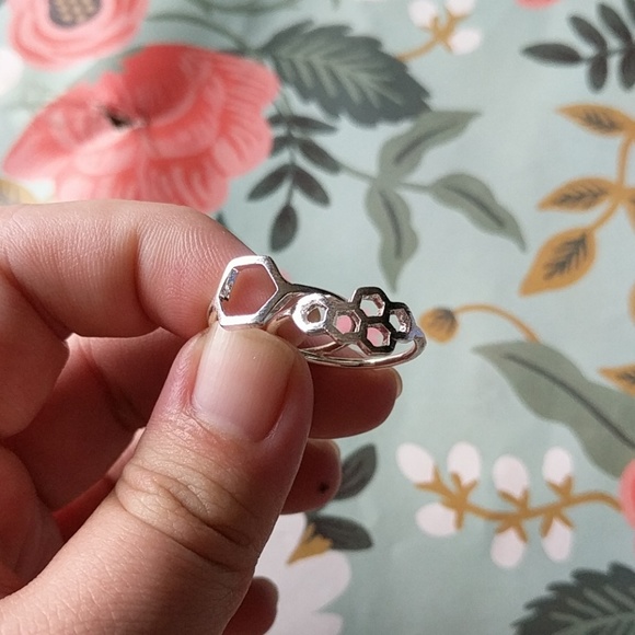 Nwot silver size 6.5 hexagon ring set hive - Picture 2 of 4